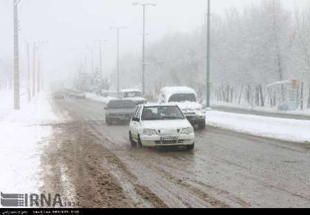 برف و كولاك در گردنه هاي چهارمحال و بختياري /تردد با زنجير چرخ امكان پذير است