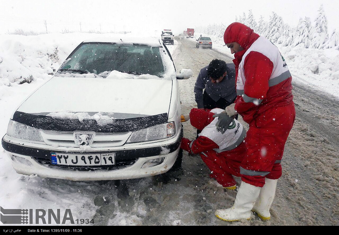 رانندگان برای تردد در جاده‌های کرمانشاه حتما زنجیر چرخ به همراه داشته باشند