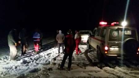 نجات 7 گردشگر گرفتار در برف و كولاك در منطقه كوهستانی دزفول