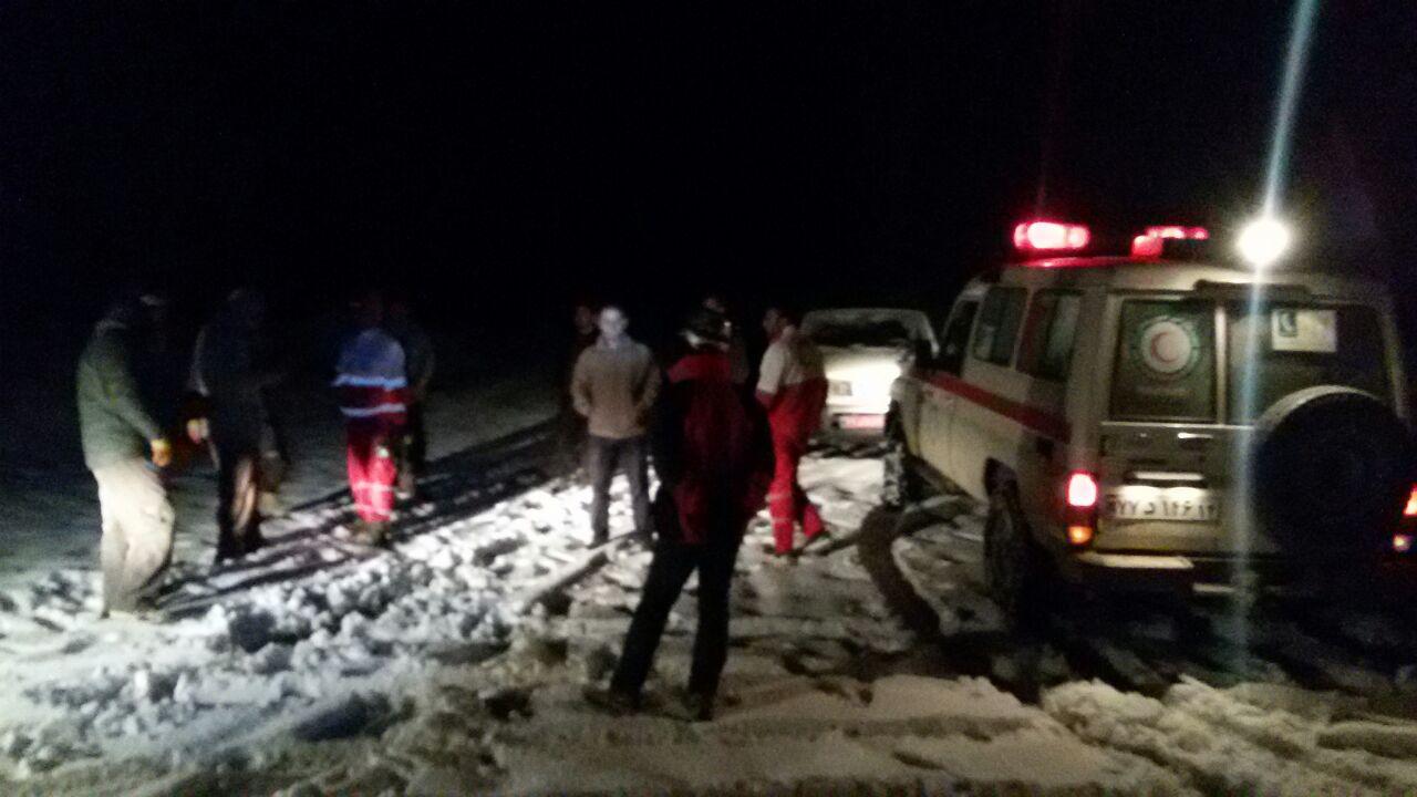 نجات 7 گردشگر گرفتار در برف و كولاك در منطقه كوهستانی دزفول