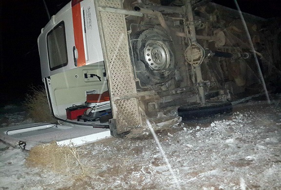 واژگوني آمبولانس اورژانس 115 و مصدوم شدن بيمار آن در محور تربت جام واژگوني آمبولانس اورژانس 115 و مصدوم شدن بيمار آن در محور تربت جام