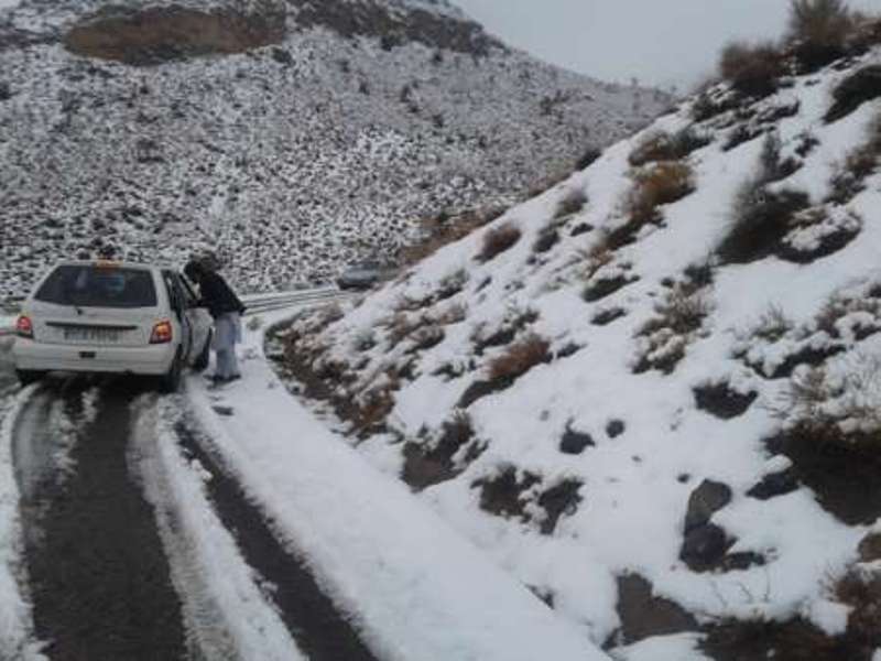 بارش برف در مناطق كوهستاني دزفول براي عشاير مشكل ساز شد