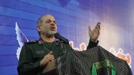 العمید وحیدی: قوة ایران الدفاعیة بلغت نقطة ردع قیّمة امام الاعداء العمید وحیدی: قوة ایران الدفاعیة بلغت نقطة ردع قیّمة امام الاعداء