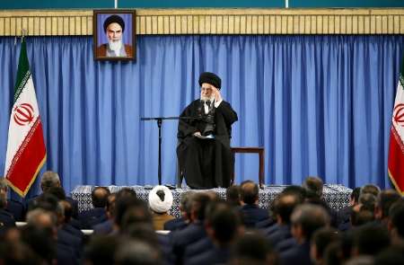 قائد الثورة الاسلامیة: لا یستطیع أی عدو شل قدرات الشعب قائد الثورة الاسلامیة: لا یستطیع أی عدو شل قدرات الشعب