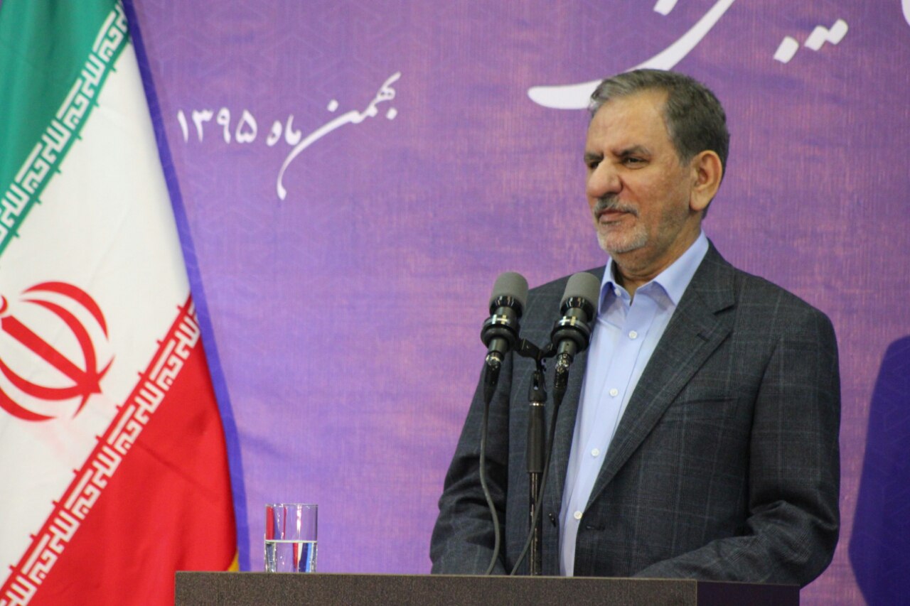 جهانگیری: راه خروج از ركود اقتصادی توجه به سرمایه گذاری در بخش برق و انرژی است جهانگیری: راه خروج از ركود اقتصادی توجه به سرمایه گذاری در بخش برق و انرژی است
