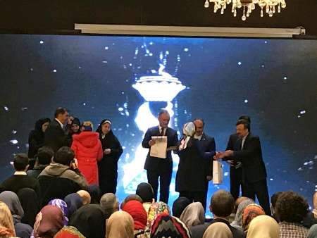 رئيس الإتحاد العالمي للشطرنج يعرب عن تقديره لإستضافة إيران لبطولة العالم للسيدات رئيس الإتحاد العالمي للشطرنج يعرب عن تقديره لإستضافة إيران لبطولة العالم للسيدات