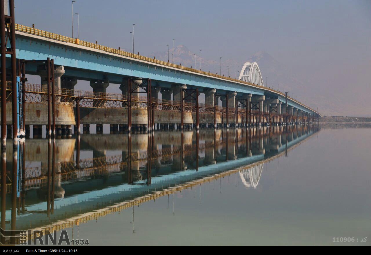 انجام طرح نگهداری از پل میانگذر دریاچه ارومیه