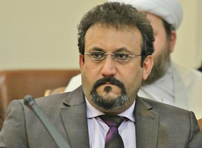 ناشط حقوقی یحصل علي كوفیة قائد الثورة الاسلامیة فی مؤتمر دعم الانتفاضة ناشط حقوقی یحصل علي كوفیة قائد الثورة الاسلامیة فی مؤتمر دعم الانتفاضة