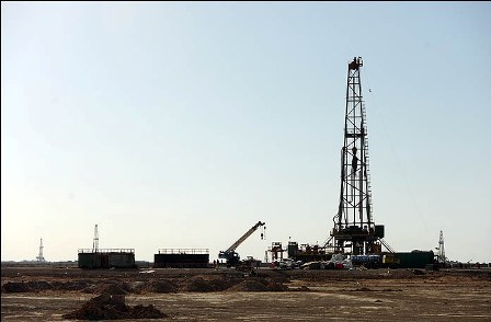 ایران تقدمت علي العراق فی استخراج النفط من الحقول المشتركة بین البلدین ایران تقدمت علي العراق فی استخراج النفط من الحقول المشتركة بین البلدین