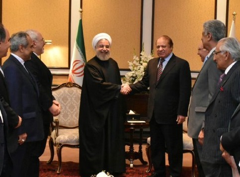 روحانی و نواز شریف بر گسترش بیش از پیش روابط ایران و پاكستان تاكید كردند