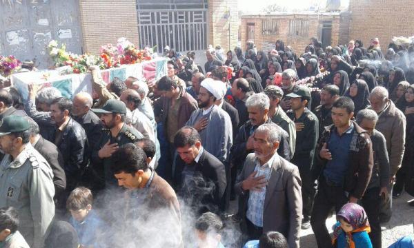 برگزاري همايش پياده روي خانوادگي كوير نوردي در هرفته مهريز