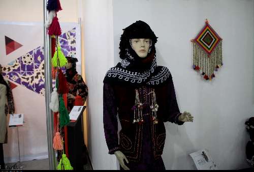 پوشاک طرح سُنتی ایرانی در کُنج عُزلت بازار