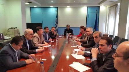 Greek minister underlines development of ties with Iran
