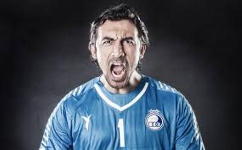 كاپيتان تيم استقلال: اعضاي هيات مديره به دنبال منافع شخصي خود هستند كاپيتان تيم استقلال: اعضاي هيات مديره به دنبال منافع شخصي خود هستند