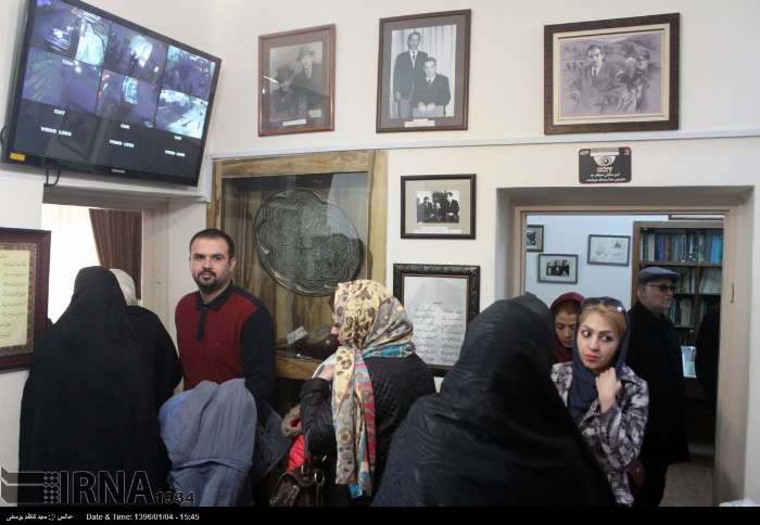 دیدار با گردشگران نوروزی در خانه موزه استاد شهریار: "پیرمرد چشم ما بود"