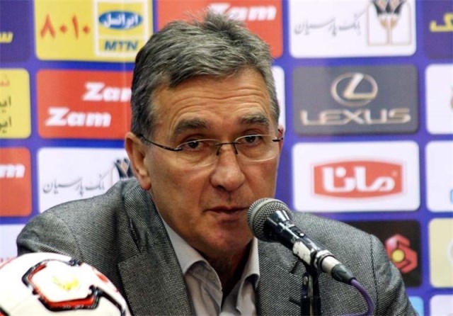 سرمربي تيم فوتبال پرسپوليس تهران به نشست خبري در آبادان نرسيد سرمربي تيم فوتبال پرسپوليس تهران به نشست خبري در آبادان نرسيد