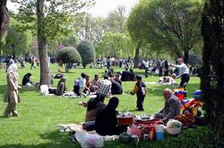 Los iraníes celebran el Sizdah Bedar saliendo al campo y en contacto con la naturaleza