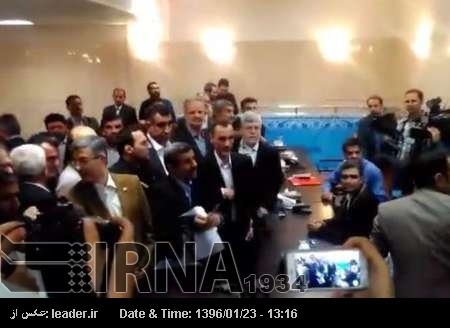 Ahmedinejad, 12. Dönem Cumhurbaşkanı adayı olarak kayıt yaptırdı Ahmedinejad, 12. Dönem Cumhurbaşkanı adayı olarak kayıt yaptırdı