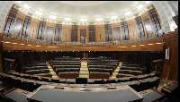 استقبال گروه های لبنانی از تصمیم رئیس جمهوری در تعویق یك ماهه جلسات پارلمان