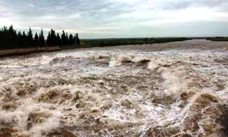 آماده باش ستاد مديريت بحران بستان آباد در پي طغيان رودخانه اوجان چاي