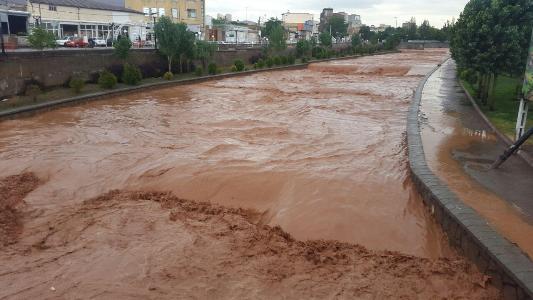 بارش 40 ميلي متري باران در آذربايجان شرقي/ استاندار پيگير مسايل سيل زدگان است