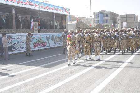 نیروهای مسلح در زاهدان و شهرستانهای سیستان و بلوچستان رژه رفتند