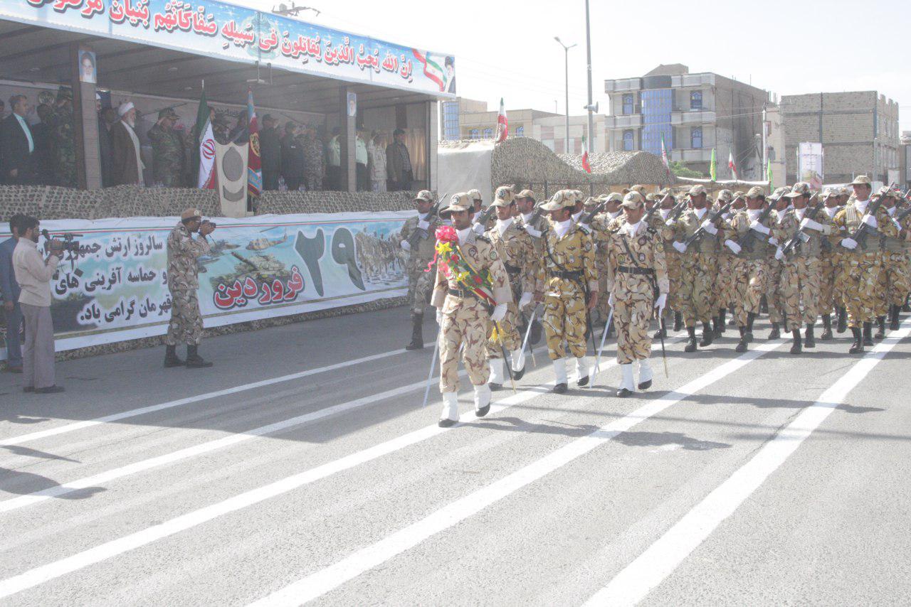 نیروهای مسلح در زاهدان و شهرستانهای سیستان و بلوچستان رژه رفتند