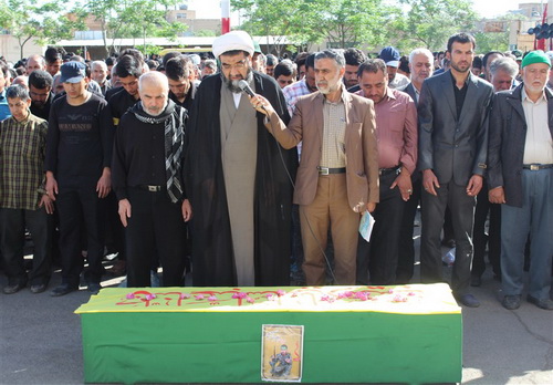 پيكر يك شهيد مدافع حرم در كاشان تشييع و به خاك سپرده شد