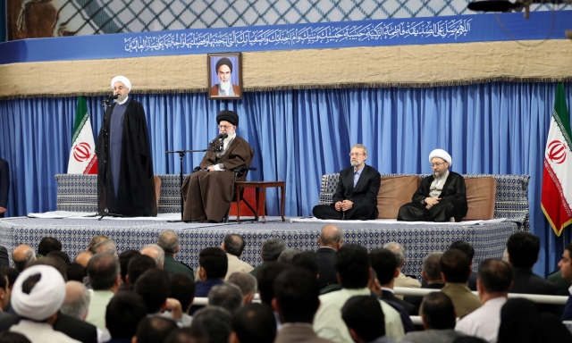 روحانی:رهبر معظم انقلاب همواره شجاعانه حامی جمهوریت، اسلامیت و قانون بوده اند/ ملت بزرگ ایران در پی خلق حماسه‌ای جدید است