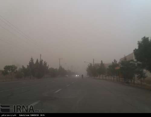 توفان گرد و خاک جاده سرخس- مشهد را مسدود کرد