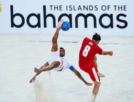 Golden ball, glove of 2017 FIFA Beach Soccer World Cup go to Iran Golden ball, glove of 2017 FIFA Beach Soccer World Cup go to Iran