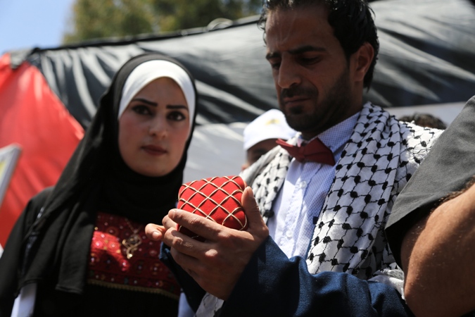 فرح فلسطيني داخل خيام التضامن مع الاسري فرح فلسطيني داخل خيام التضامن مع الاسري