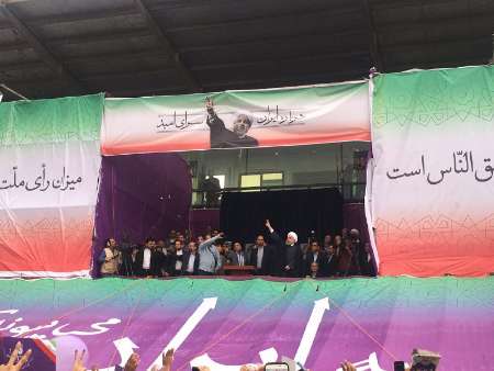 حجة الإسلام روحاني: مصير البلاد بيد الشعب الإيراني الذي سيختار بين الخداع والصدق حجة الإسلام روحاني: مصير البلاد بيد الشعب الإيراني الذي سيختار بين الخداع والصدق