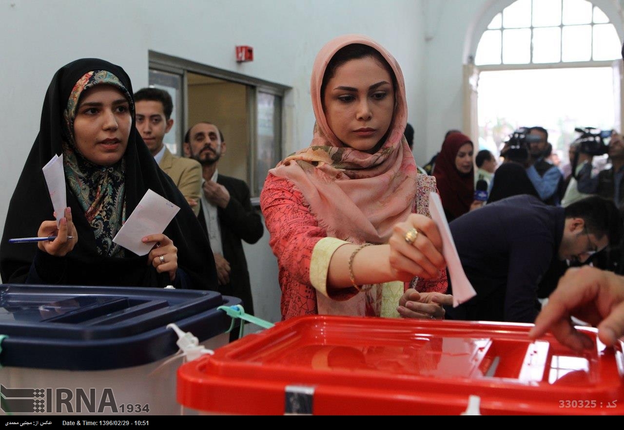 حضور مردم رشت پای صندوق های اخذ رای            عکس:مجتبی محمدی