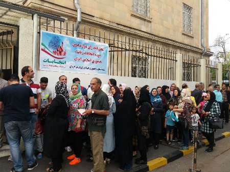 اقبال كبير للناخبين الإيرانيين في أرمينيا علي مراكز الإقتراع اقبال كبير للناخبين الإيرانيين في أرمينيا علي مراكز الإقتراع