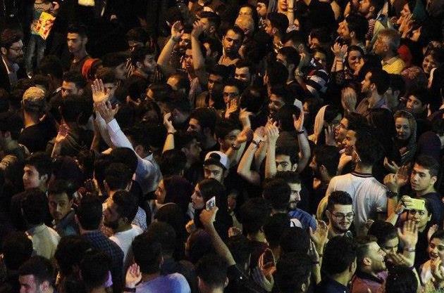 شادمانی جمعی از مردم قشم برای پیروزی روحانی در انتخابات