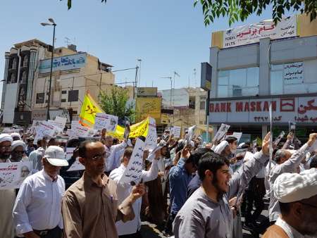 مسيرة في قم المقدسة احتجاجا علي اقتحام منزل الشيخ عيسي قاسم مسيرة في قم المقدسة احتجاجا علي اقتحام منزل الشيخ عيسي قاسم