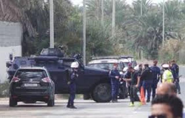 الدراز تتحول لثكنة عسكرية وحظر تجوال رسمي في حي آية الله قاسم الدراز تتحول لثكنة عسكرية وحظر تجوال رسمي في حي آية الله قاسم