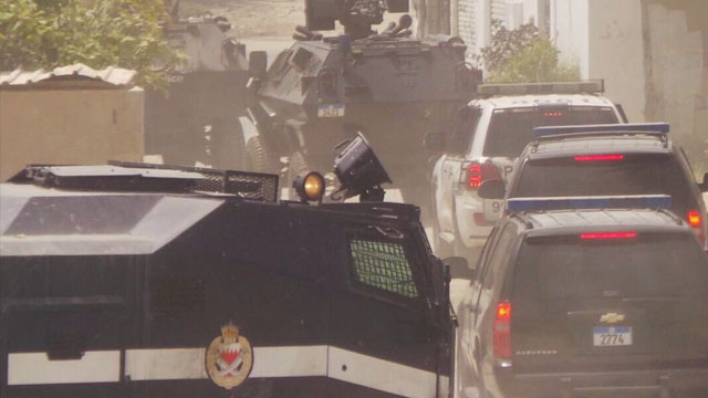 أهالي الدراز في البحرين يستنكرون تصوير مقابلات تلفزيونية تحت وطأة التهديد لتضليل الرأي العام أهالي الدراز في البحرين يستنكرون تصوير مقابلات تلفزيونية تحت وطأة التهديد لتضليل الرأي العام