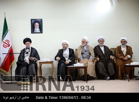 Ayetullah Hamenei: Yargı gücü halkın meşru özgürlüklerinin savunucusu olmalı Ayetullah Hamenei: Yargı gücü halkın meşru özgürlüklerinin savunucusu olmalı