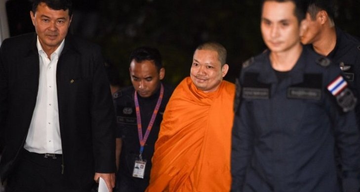 راهب كلاهبردار تایلندی از آمریكا بازگردانده شد