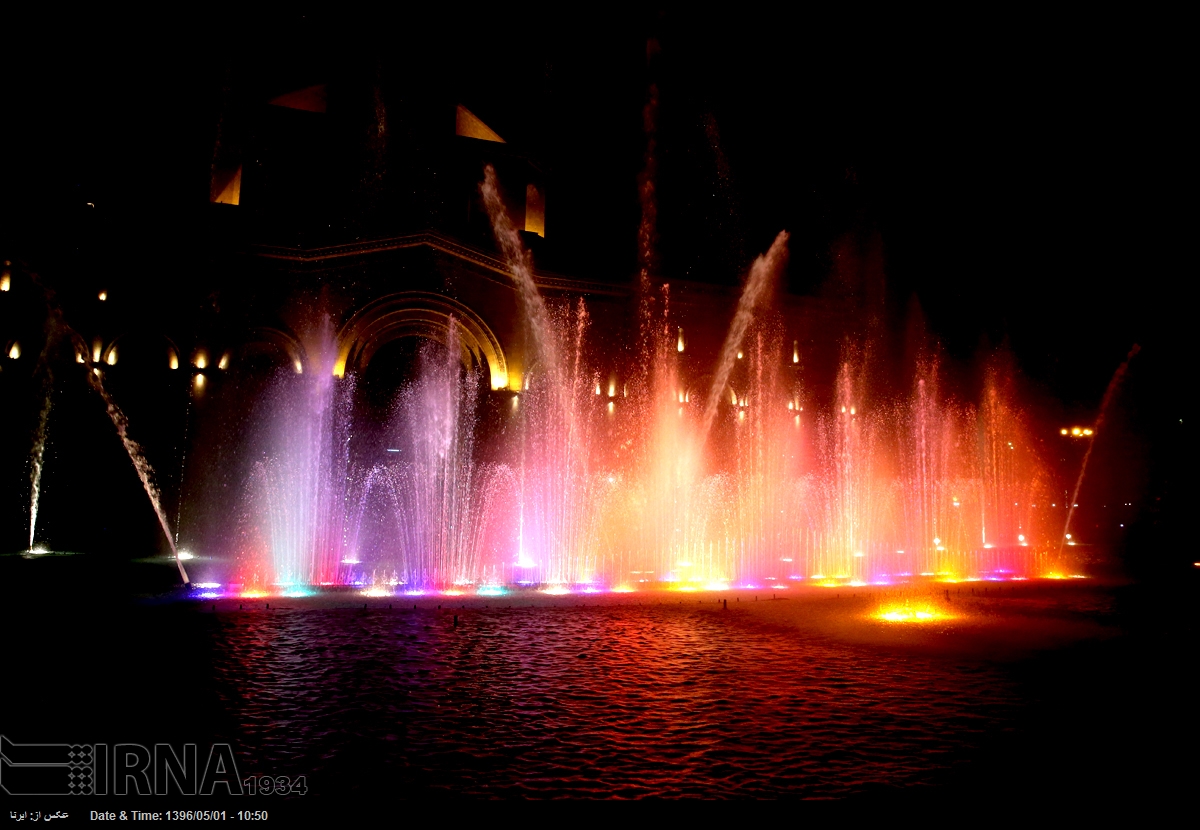ارمنستان - آب نمای موزیکال در میدان جمهوری ایروان