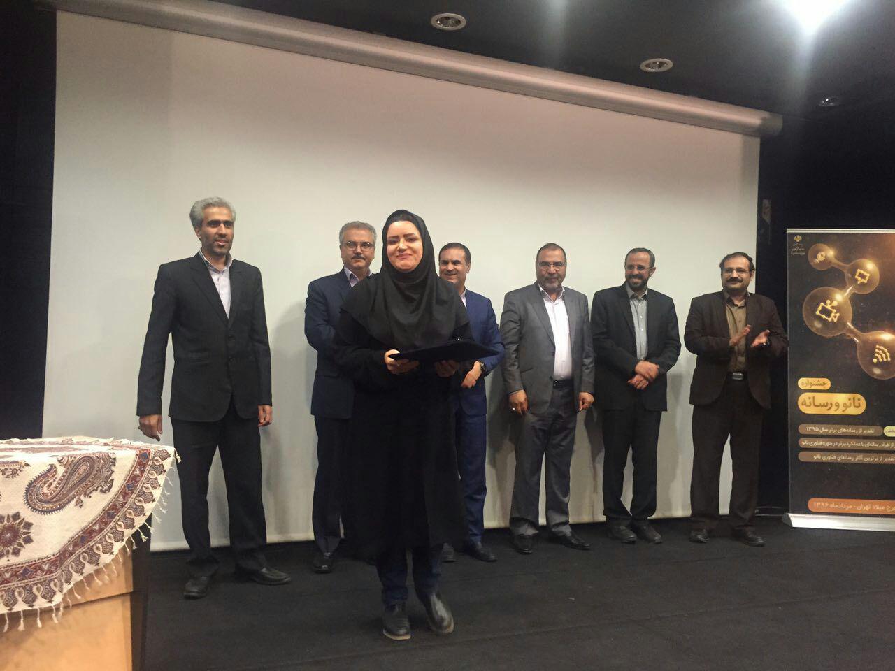 قدردانی ازخبرنگار ایرنا در جشنواره نانو و رسانه