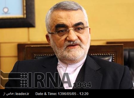Brucerdi: Amerikalılar siyasi edebi öğrenmeliler Brucerdi: Amerikalılar siyasi edebi öğrenmeliler