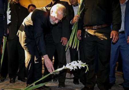 رئیس مجلس شورای اسلامی به مقام شامخ شهدا در بجستان ادای احترام كرد