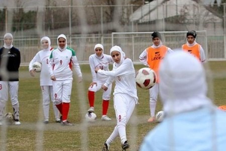 دختران نوجوان كرمانشاهي درمسابقات فوتبال كشورهاي مركز آسيا حضور مي يابند