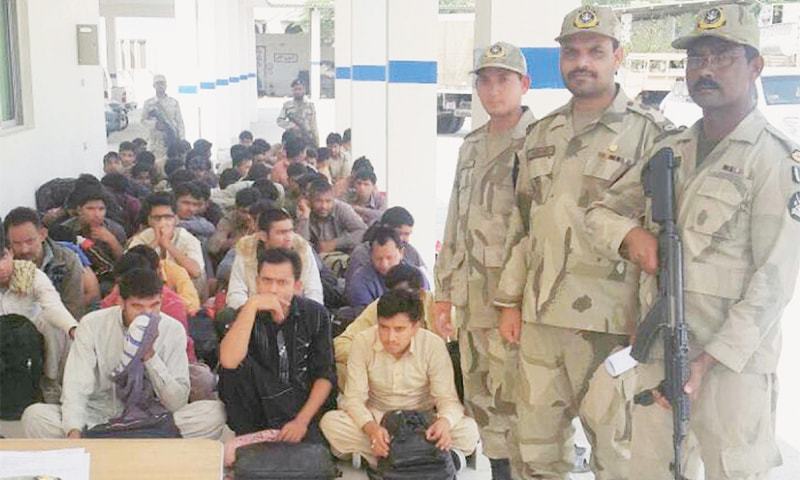 Iran hands over 55 illegal immigrants to Pakistan Iran hands over 55 illegal immigrants to Pakistan
