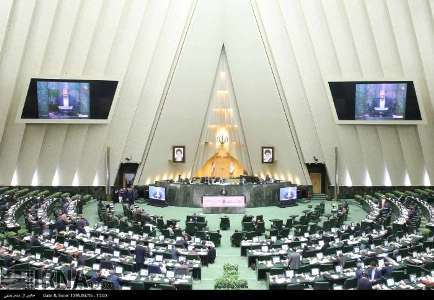 Projet de loi Iran au Majlis visant à renforcer les moyens de défense du pays face aux menaces américaines Projet de loi Iran au Majlis visant à renforcer les moyens de défense du pays face aux menaces américaines