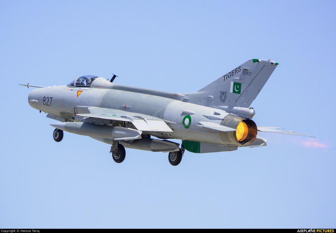 Pakistan Air Force jet crashes on training mission