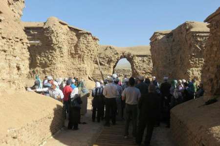 Fête zoroastrienne tenue dans un site archéologique Fête zoroastrienne tenue dans un site archéologique